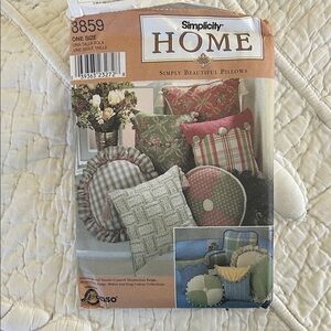 Simplicity Simply Beautiful Pillows Pattern Set & bed rest & variety of pillows